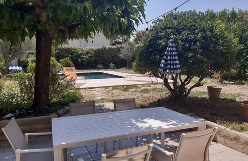Pelissanne House | Charmante Maison Provençale. Intérieur et Jardin Spacieux, Piscine Toute Récente