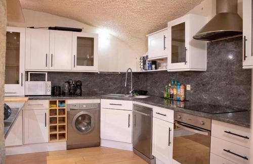 Royat Apartment | Charme rare sous les voûtes accommodation in Royat