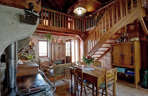 Essertines-en-Chatelneuf Cottage | Charming Cottage with Terrace near Montbrison – Pet Friendly, Free Wi-Fi & Parking