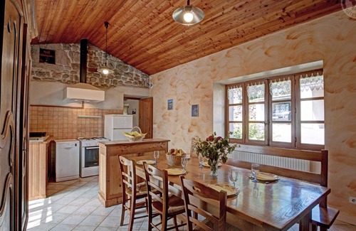 Essertines-en-Chatelneuf Cottage | Charming Cottage with Terrace near Montbrison – Pet Friendly, Free Wi-Fi & Parking