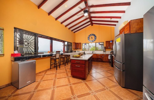 Rio Seco House | Charming 2-bedroom house with Amazing Mountain Views in fabulous Guanacaste