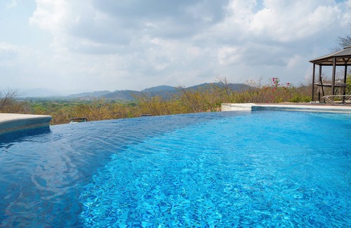 Rio Seco House | Charming 2-bedroom house with Amazing Mountain Views in fabulous Guanacaste