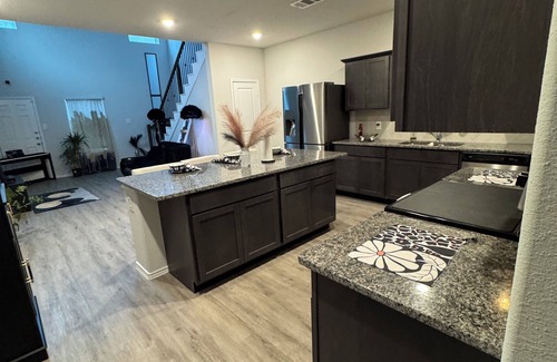 Houston House | Charming 1-1.5 bedroom house with AC, WiFi in delightful Houston