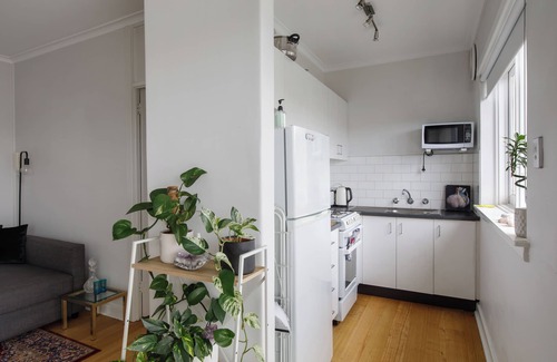 St. Kilda East Apartment | Charming 1-bedroom boutique apartment in lovely St Kilda East with WiFi, AC