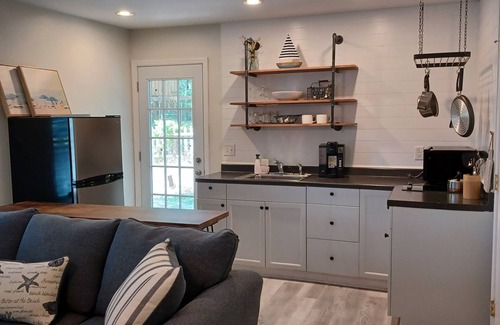 Pawleys Island Cottage | Charming 1-bedroom cottage in lovely Pawleys Island Walk to Boat ramp Dogs ok
