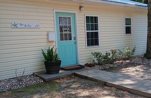 Pawleys Island Cottage | Charming 1-bedroom cottage in lovely Pawleys Island Walk to Boat ramp Dogs ok
