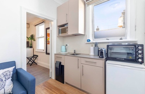 North Sydney Apartment | Charming 1 bedroom, park adjacent. city 5 minutes