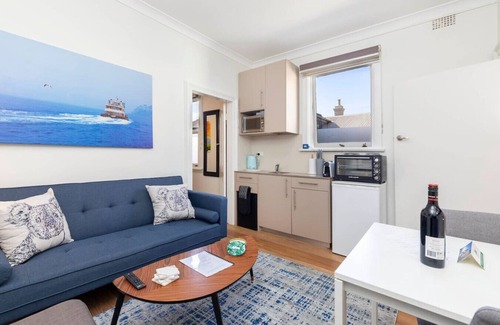 North Sydney Apartment | Charming 1 bedroom, park adjacent. city 5 minutes