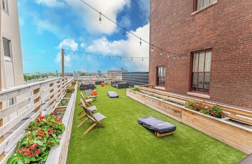 Downtown St. Louis Apartment | Charming 1-Bedroom, 1-Bathroom Loft in St. Louis with a Terrace, Rooftop, Gym