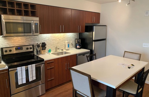 Radnor - Fort Myer Heights Apartment | Charming 1-bedroom apartment in wonderful Arlington with WiFi, AC, fitness room
