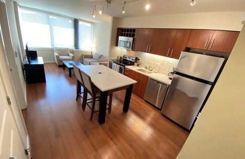 Radnor - Fort Myer Heights Apartment | Charming 1-bedroom apartment in wonderful Arlington with WiFi, AC, fitness room