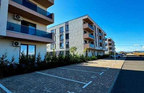 Blejoi Apartment | Charming 1-bedroom apartment in serene Ploiesti with WiFi, AC