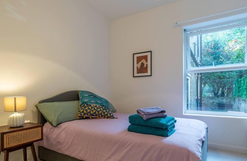 Shepherd's Bush Apartment | Charming 1 Bedroom Apartment in Shepherds Bush with Patio Area
