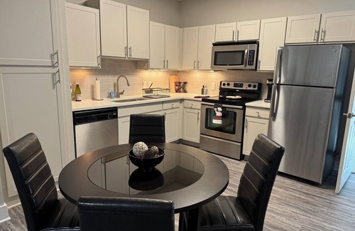 Addison Apartment | Charming 1-bedroom apartment in superb Addison with WiFi & a ton of amenities!