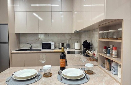 Tirana Apartment | Charming 1-bedroom apartment in Tiranë with WiFi and AC
