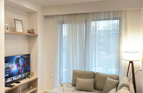 Tirana Apartment | Charming 1-bedroom apartment in Tiranë with WiFi and AC