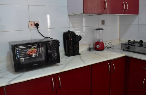 Abuja Apartment | Charming 1-bedroom apartment with WiFi, AC in lovely Lugbe