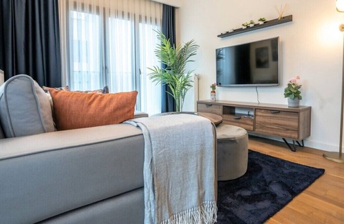 Kagithane Apartment | Charming 1-Bedroom Apt with a Building Garden