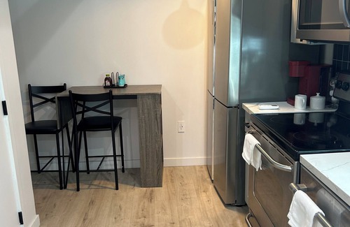 North Long Beach House | Charming 1-bedroom bungalow in fabulous Long Beach with WiFi, AC