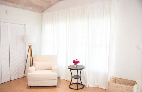 George Town Apartment | Charming 1-bedroom at Exuma Yacht Club