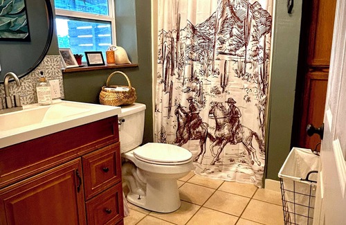 Decatur Cottage | Charming 1-bedroom cottage with AC, WiFi in tranquil Decatur