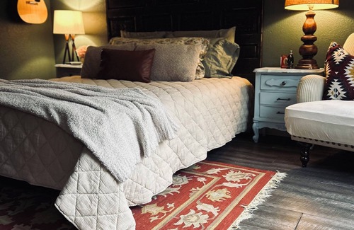 Decatur Cottage | Charming 1-bedroom cottage with AC, WiFi in tranquil Decatur