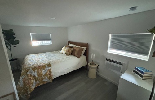 Oakland Cottage | Charming 1-bedroom cottage walking distance to Highland Hospital