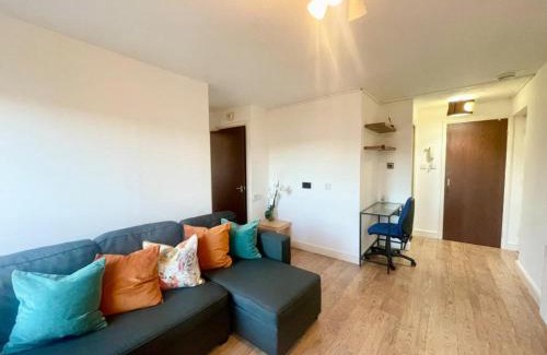Longcroft Apartment | Charming 1 bedroom flat in Edinburgh with free parking
