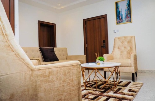 Abuja Hotel | Charming 1-bedroom hotel in brilliant Abuja with WiFi, AC