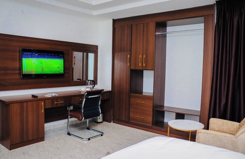 Abuja Hotel | Charming 1-bedroom hotel in brilliant Abuja with WiFi, AC