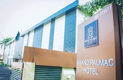 Abuja Hotel | Charming 1-bedroom hotel in brilliant Abuja with WiFi, AC