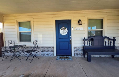 Lubbock House | Charming 1-bedroom house with garage in North Lubbock. Access to TTU & Medical.