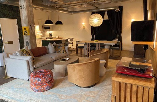 Old Fourth Ward Apartment | Charming 1-bedroom loft on the O4W/Inman Park Beltline in Atlanta with parking