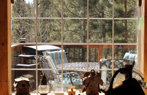 Bailey Cabin | Charming 1-bedroom Miner's Cabin For Mountain Adventurers in Colorado with Wi-Fi