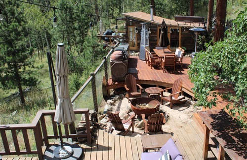 Bailey Cabin | Charming 1-bedroom Miner's Cabin For Mountain Adventurers in Colorado with Wi-Fi