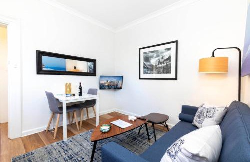 North Sydney Apartment | Charming 1 bedroom, park adjacent. city 5 minutes