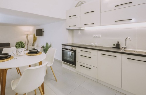 Maroulas House | Charming 1 bedroom Rural House with outdoor BBQ.