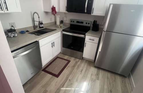 F. Q. Story House | Charming 1-bedroom townhome in enchanting Phoenix with AC