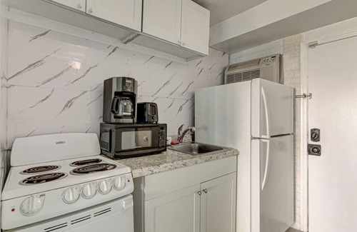 Myrtle Beach Hotel | Charming 1-bedroom hotel in delightful Myrtle Beach with WiFi, AC