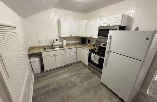 Winston - Salem House | Charming 1-bedroom house with AC, WiFi in delightful Winston Salem.