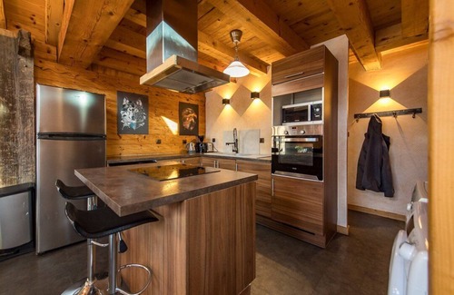 Saint-Sorlin-d'Arves Ski Chalet | Charming 11-person chalet close to the village centre