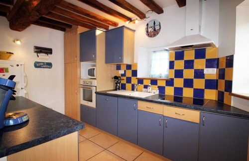 Goulet Cottage | Charming 17th Century House: Enclosed Garden, BBQ, Terrace, Near A28/A88, Free Shuttle, Sleeps 5