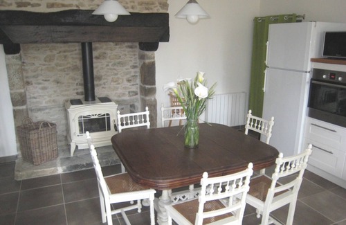 La Vendelee Cottage | Charming 17th-Century Home: Private Courtyard, Game Room, and Pet-Friendly