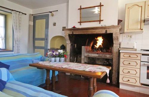 Pervencheres Cottage | Charming 18th-Century Cottage: 3 Bedrooms, Fireplace, Large Garden, Near Scenic Villages