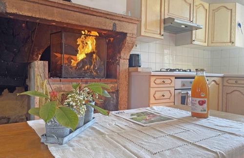 Pervencheres Cottage | Charming 18th-Century Cottage: 3 Bedrooms, Fireplace, Large Garden, Near Scenic Villages