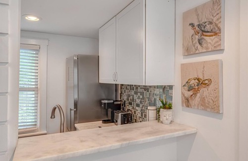 Isle of Palms Apartment | Charming 1950s Beach Cottage Apt A