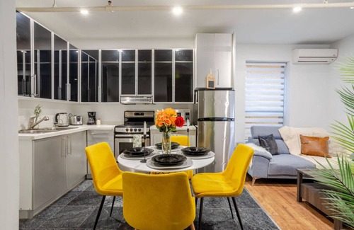 Downtown Montreal Apartment | Charming 1BDR Apartment on Bishop St- MTL