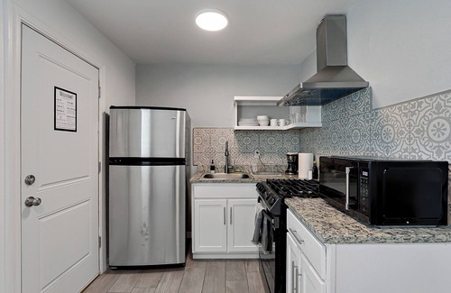 Biggs Field Apartment | Charming 1BR/1BA Rental - Fully Remodeled & Modern Unit 3n
