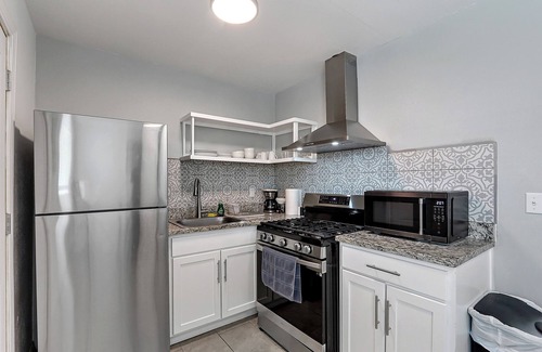 Biggs Field Apartment | Charming 1BR/1BA Rental - Fully Remodeled & Modern Unit 3n