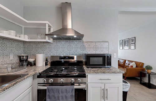 Biggs Field Apartment | Charming 1BR/1BA Rental - Fully Remodeled & Modern Unit 3n